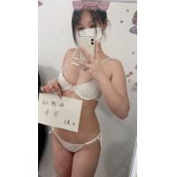 小美白色性感套装